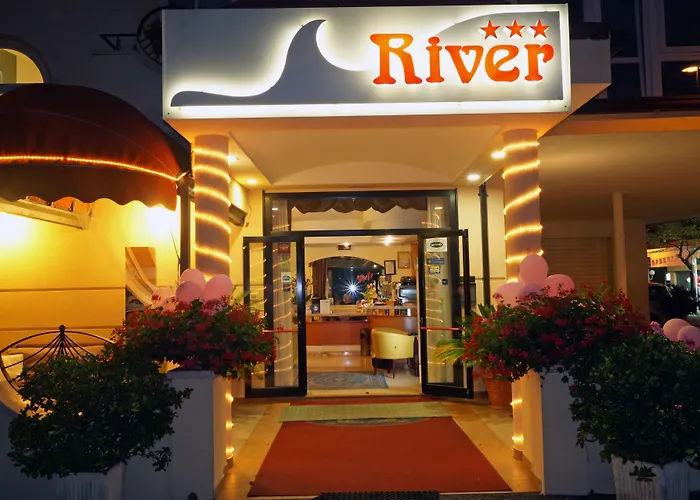 Hotel River fronte mare con piscina
